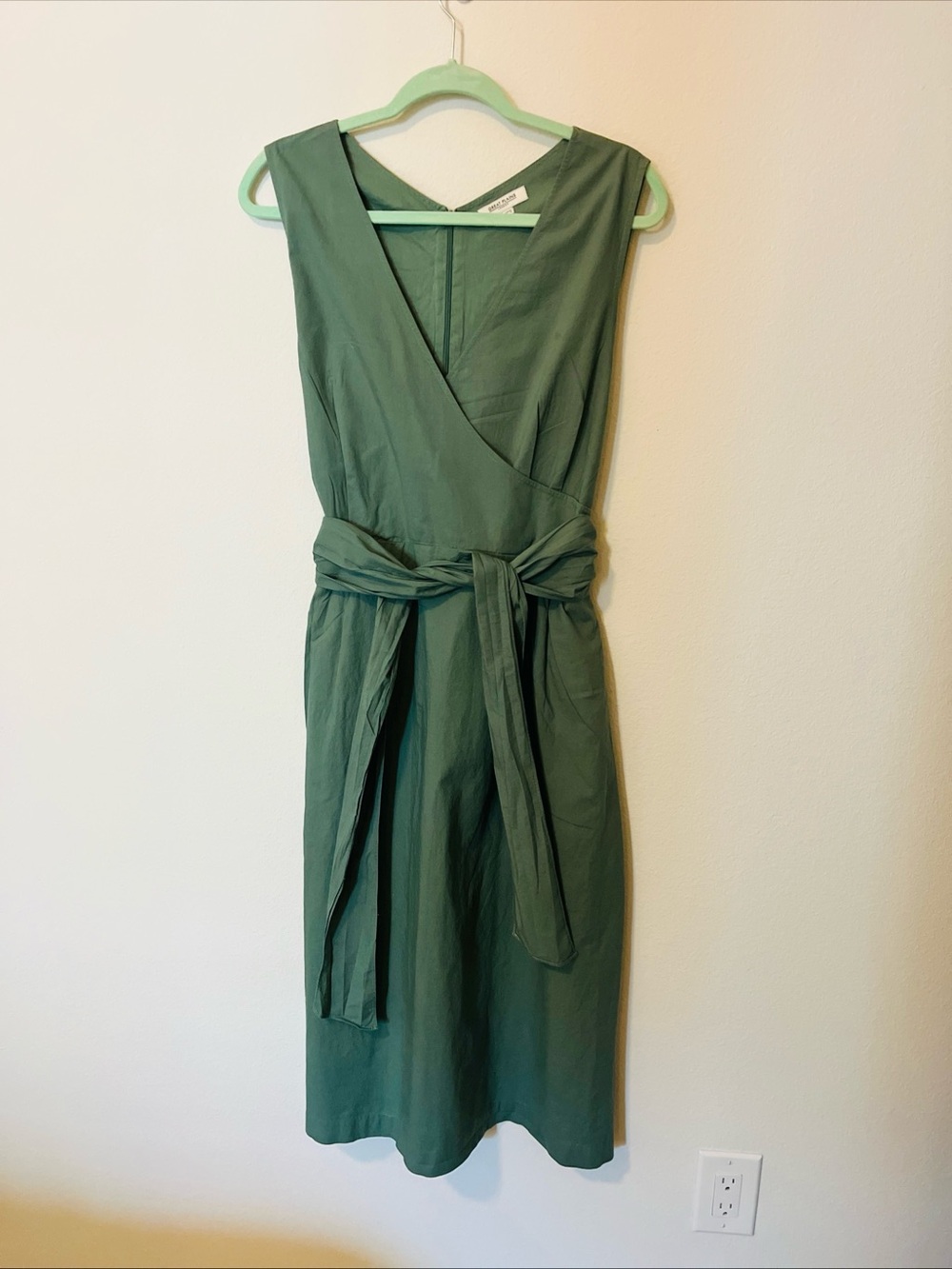 Great Plains of London Sleeveless Khaki Green Dress Pockets Attached Belt 12 - Picture 2 of 5